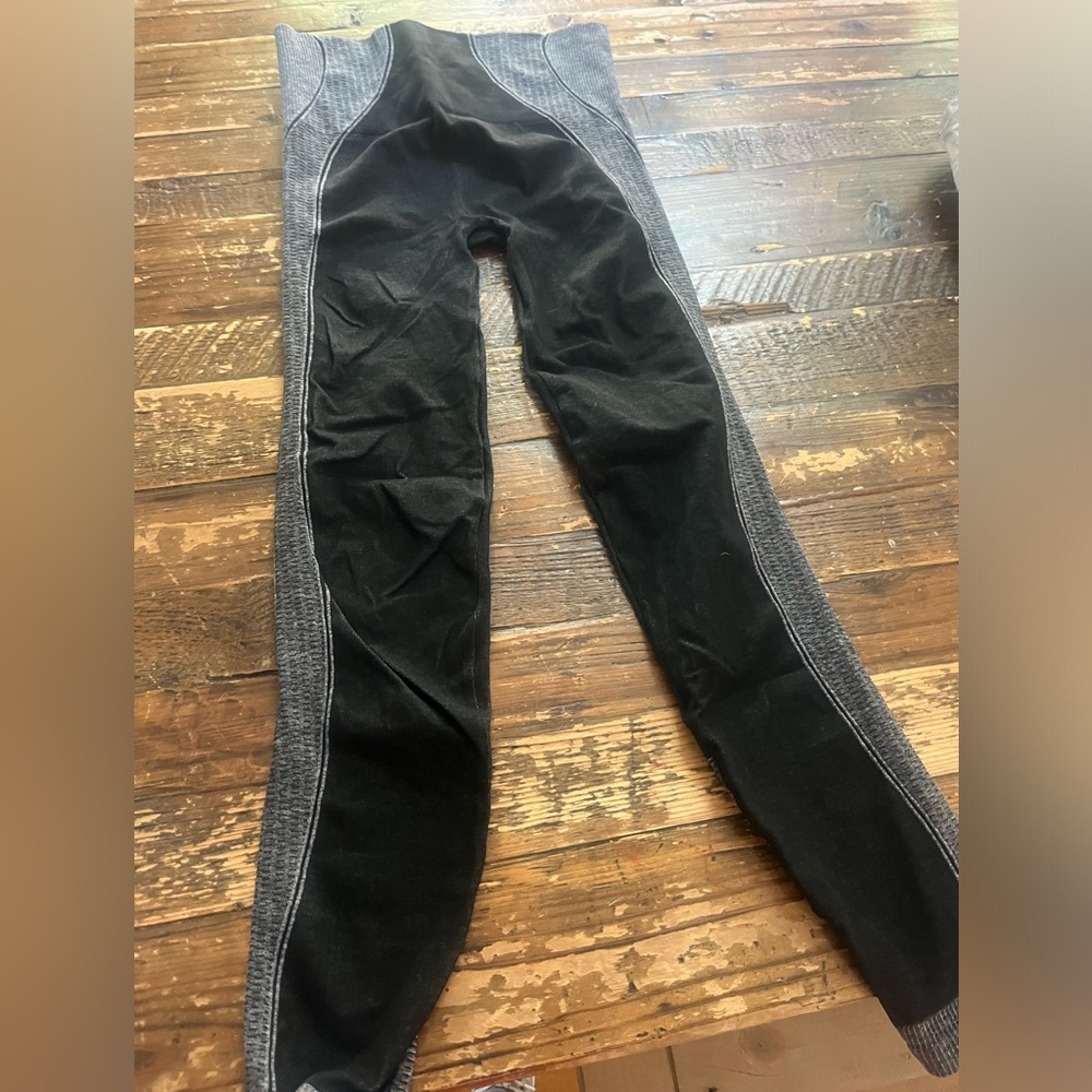 Spanx black and gray leggings. XL